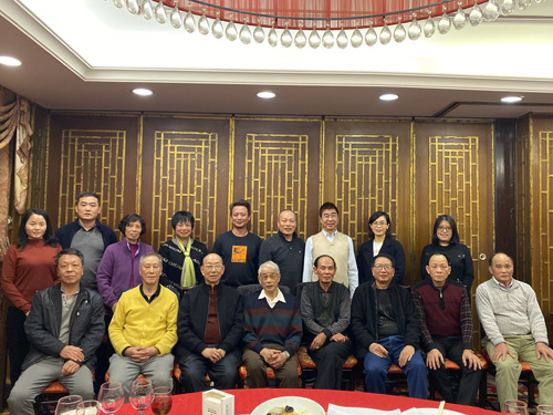 慰問(wèn)職工，真情關(guān)愛(ài)暖人心