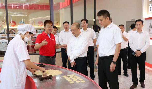 推動(dòng)“山水情誼”走深走實(shí)，六盤(pán)水市市長(cháng)李巍一行到中山咀香園調研